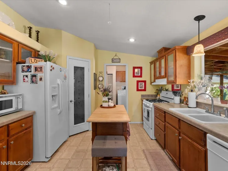 1075 Mesa, Fernley, Nevada 89408, 3 Bedrooms Bedrooms, ,2 BathroomsBathrooms,Residential,Residential,Mesa,0,260009992