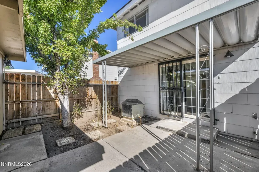 541 Smithridge, Reno, Nevada 89502, 2 Bedrooms Bedrooms, ,2 BathroomsBathrooms,Residential,Residential,Smithridge,0,260009997