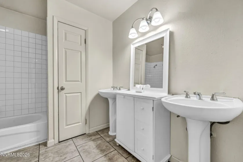 541 Smithridge, Reno, Nevada 89502, 2 Bedrooms Bedrooms, ,2 BathroomsBathrooms,Residential,Residential,Smithridge,0,260009997