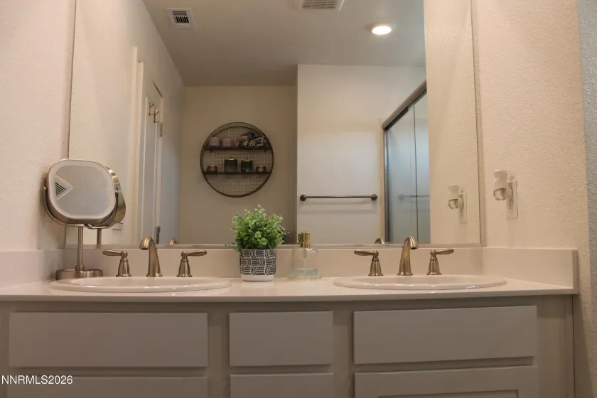1914 Alabaster, Sparks, Nevada 89436, 4 Bedrooms Bedrooms, ,3 BathroomsBathrooms,Residential,Residential,Alabaster,0,260010048