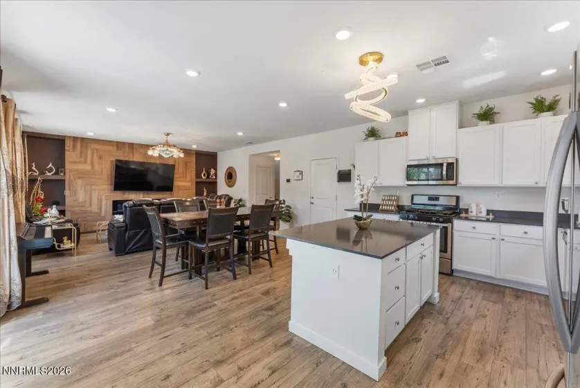 1377 Full Moon, Sparks, Nevada 89436, 4 Bedrooms Bedrooms, ,3 BathroomsBathrooms,Residential,Residential,Full Moon,0,260010059