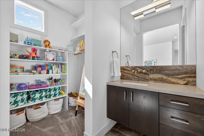 1196 Eagle Vista, Reno, Nevada 89511, 5 Bedrooms Bedrooms, ,6 BathroomsBathrooms,Residential,Residential,Eagle Vista,0,260010066