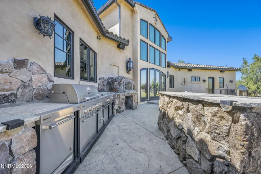 Outdoor Kitchen