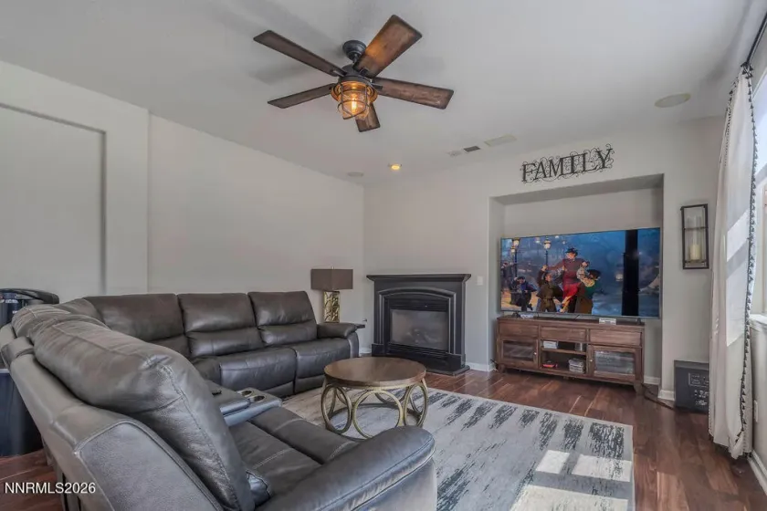 7806 Fire Opal, Reno, Nevada 89506, 4 Bedrooms Bedrooms, ,3 BathroomsBathrooms,Residential,Residential,Fire Opal,0,260010126