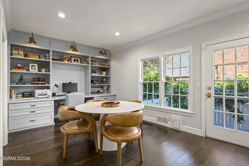 931 La Rue, Reno, Nevada 89509, 4 Bedrooms Bedrooms, ,5 BathroomsBathrooms,Residential,Residential,La Rue,0,260010170