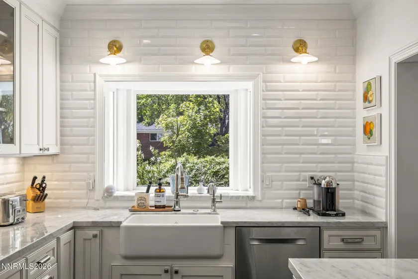 931 La Rue, Reno, Nevada 89509, 4 Bedrooms Bedrooms, ,5 BathroomsBathrooms,Residential,Residential,La Rue,0,260010170