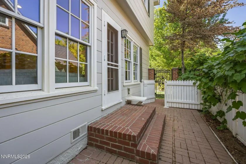 931 La Rue, Reno, Nevada 89509, 4 Bedrooms Bedrooms, ,5 BathroomsBathrooms,Residential,Residential,La Rue,0,260010170