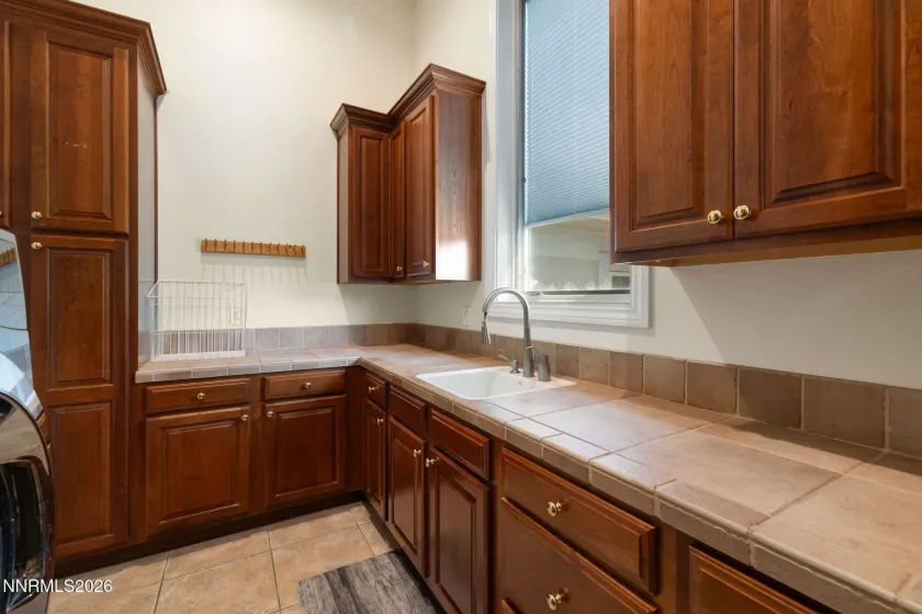 1180 Paddock, Reno, Nevada 89521, 5 Bedrooms Bedrooms, ,6 BathroomsBathrooms,Residential,Residential,Paddock,0,260010196
