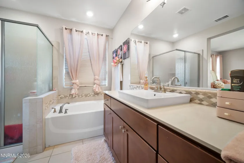 1135 Silver Coyote, Sparks, Nevada 89436, 3 Bedrooms Bedrooms, ,2 BathroomsBathrooms,Residential,Residential,Silver Coyote,0,260010210