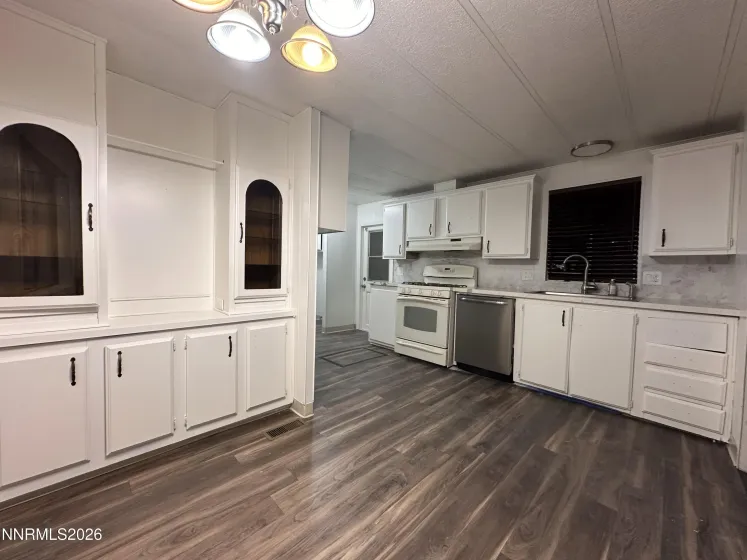 410 Parkland, Fernley, Nevada 89408, 2 Bedrooms Bedrooms, ,2 BathroomsBathrooms,Residential,Residential,Parkland,0,260010211