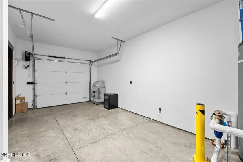 33 Beach Club, Stateline, Nevada 89449, 3 Bedrooms Bedrooms, ,2 BathroomsBathrooms,Residential,Residential,Beach Club,0,260010231
