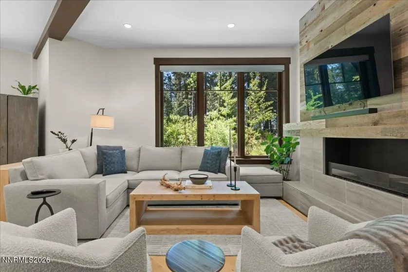 33 Beach Club, Stateline, Nevada 89449, 3 Bedrooms Bedrooms, ,2 BathroomsBathrooms,Residential,Residential,Beach Club,0,260010231