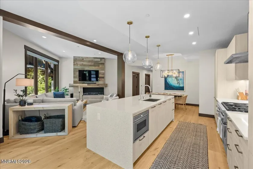 33 Beach Club, Stateline, Nevada 89449, 3 Bedrooms Bedrooms, ,2 BathroomsBathrooms,Residential,Residential,Beach Club,0,260010231