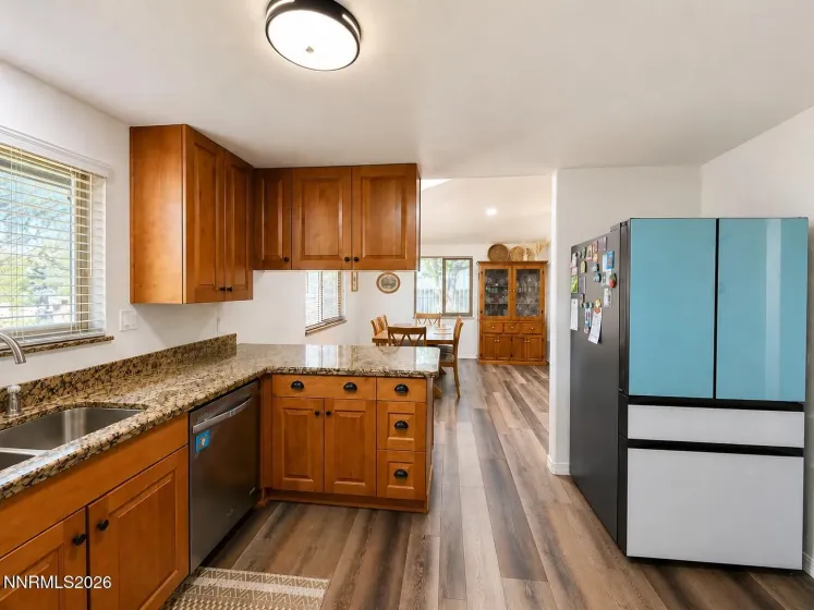 Kitchen & Dinning