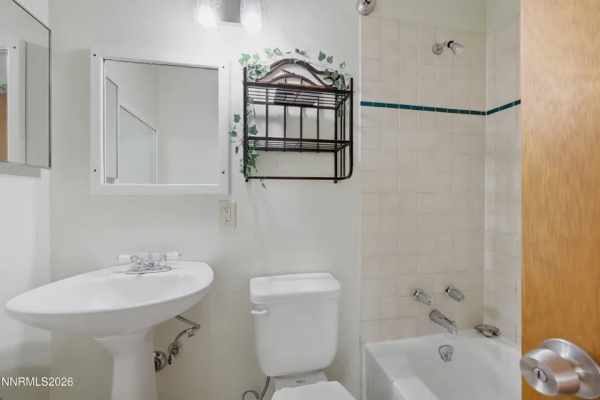1215 Colusa, Reno, Nevada 89503, 3 Bedrooms Bedrooms, ,2 BathroomsBathrooms,Residential,Residential,Colusa,0,260010250