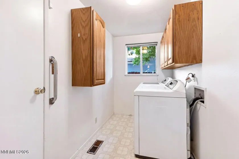 2880 Caballo, Reno, Nevada 89502, 3 Bedrooms Bedrooms, ,2 BathroomsBathrooms,Residential,Residential,Caballo,0,260010307