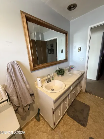 330 Ellis, Tonopah, Nevada 89049, 6 Bedrooms Bedrooms, ,3 BathroomsBathrooms,Residential,Residential,Ellis,0,260010310