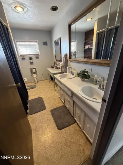 330 Ellis, Tonopah, Nevada 89049, 6 Bedrooms Bedrooms, ,3 BathroomsBathrooms,Residential,Residential,Ellis,0,260010310