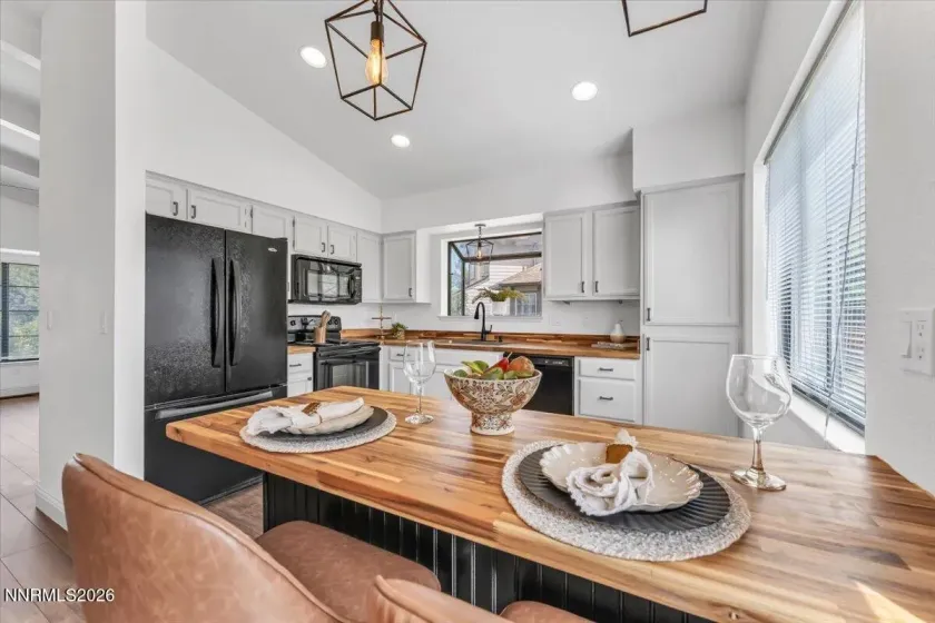 504 Pebble, Dayton, Nevada 89403, 3 Bedrooms Bedrooms, ,2 BathroomsBathrooms,Residential,Residential,Pebble,0,260010311