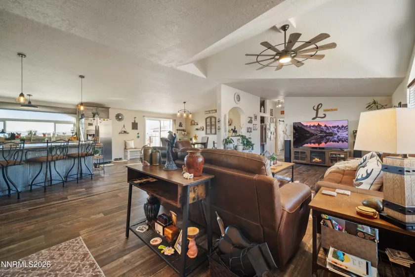12710 Carson, Lovelock, Nevada 89419, 3 Bedrooms Bedrooms, ,2 BathroomsBathrooms,Residential,Residential,Carson,0,260010301