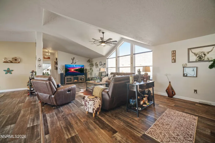 12710 Carson, Lovelock, Nevada 89419, 3 Bedrooms Bedrooms, ,2 BathroomsBathrooms,Residential,Residential,Carson,0,260010301