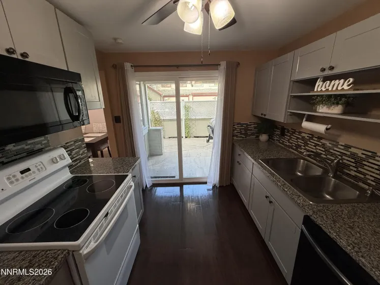1607 London, Sparks, Nevada 89431, 3 Bedrooms Bedrooms, ,2 BathroomsBathrooms,Residential,Residential,London,0,260010318