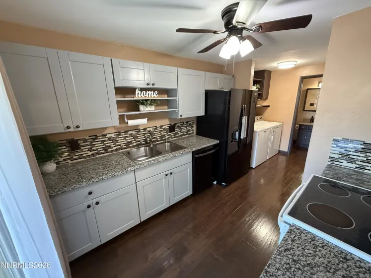 1607 London, Sparks, Nevada 89431, 3 Bedrooms Bedrooms, ,2 BathroomsBathrooms,Residential,Residential,London,0,260010318