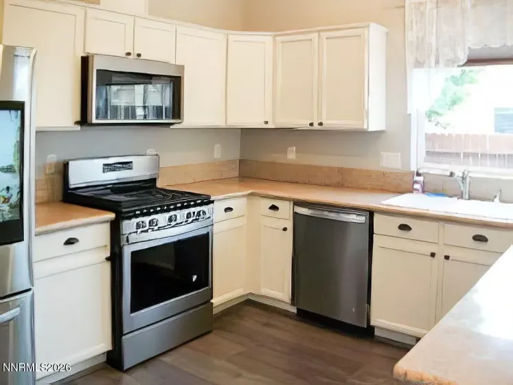 5659 Hunting Creek, Sparks, Nevada 89436, 2 Bedrooms Bedrooms, ,3 BathroomsBathrooms,Residential,Residential,Hunting Creek,0,260010324