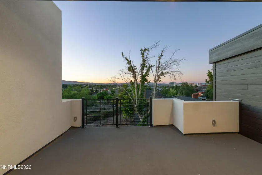 3818 Lakeside, Reno, Nevada 89509, 2 Bedrooms Bedrooms, ,3 BathroomsBathrooms,Residential,Residential,Lakeside,0,260010335