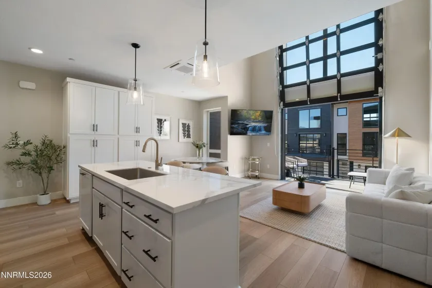 3812 Lakeside, Reno, Nevada 89509, 3 Bedrooms Bedrooms, ,4 BathroomsBathrooms,Residential,Residential,Lakeside,0,260010336