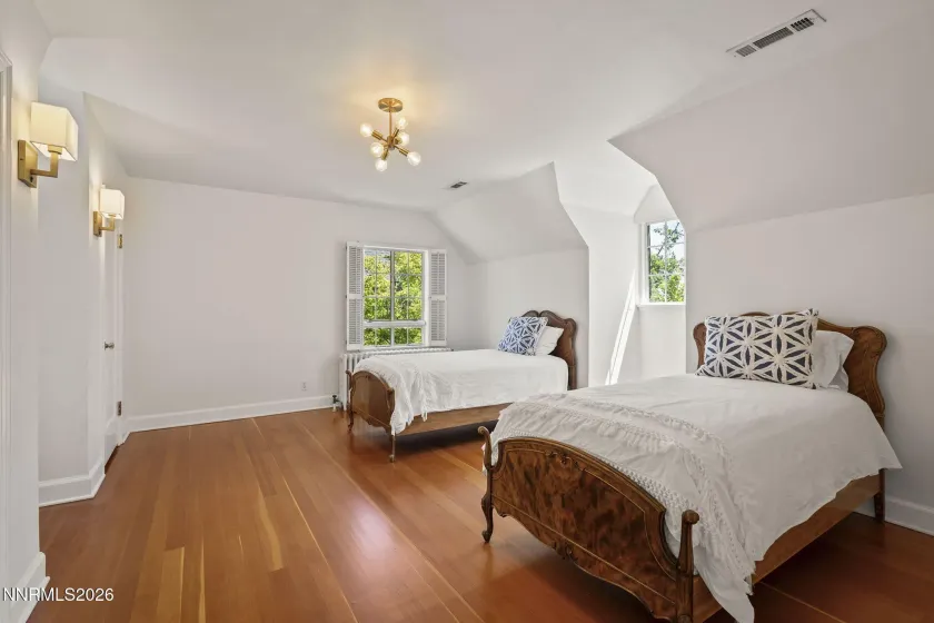 581 Ridge, Reno, Nevada 89501, 4 Bedrooms Bedrooms, ,3 BathroomsBathrooms,Residential,Residential,Ridge,0,260010340