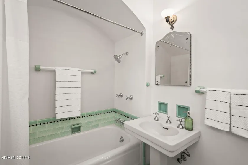 581 Ridge, Reno, Nevada 89501, 4 Bedrooms Bedrooms, ,3 BathroomsBathrooms,Residential,Residential,Ridge,0,260010340