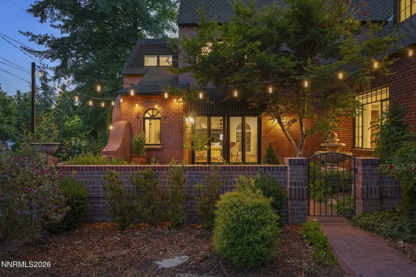 581 Ridge, Reno, Nevada 89501, 4 Bedrooms Bedrooms, ,3 BathroomsBathrooms,Residential,Residential,Ridge,0,260010340