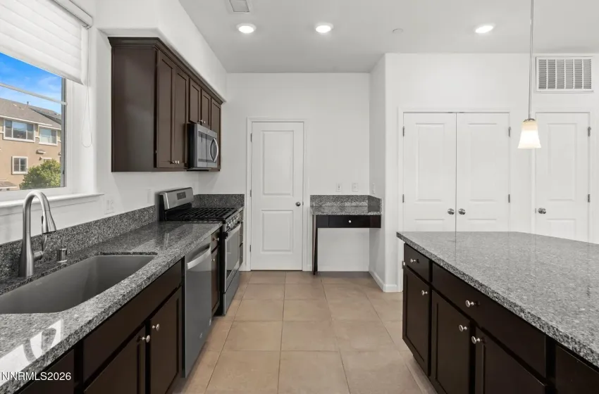 200 Mark Jeffrey, Reno, Nevada 89503, 3 Bedrooms Bedrooms, ,3 BathroomsBathrooms,Residential,Residential,Mark Jeffrey,0,260010369