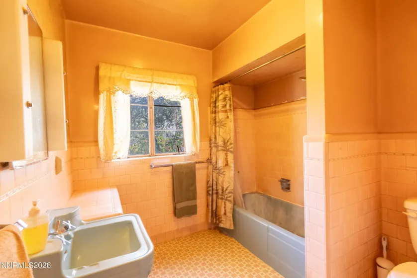 527 Marsh, Reno, Nevada 89509, 3 Bedrooms Bedrooms, ,2 BathroomsBathrooms,Residential,Residential,Marsh,0,260010405