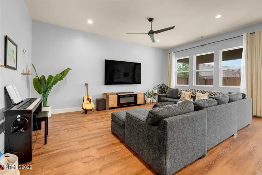 2161 Portneuf, Sparks, Nevada 89436, 4 Bedrooms Bedrooms, ,3 BathroomsBathrooms,Residential,Residential,Portneuf,0,260010434