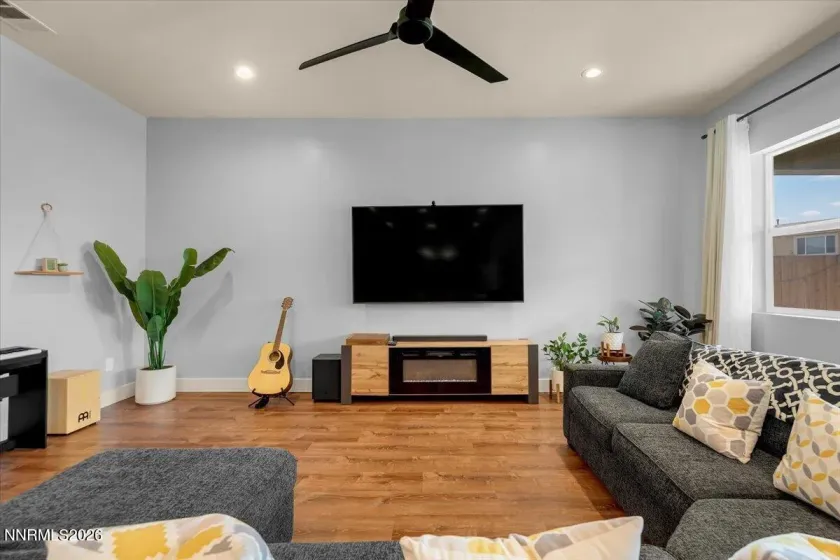 2161 Portneuf, Sparks, Nevada 89436, 4 Bedrooms Bedrooms, ,3 BathroomsBathrooms,Residential,Residential,Portneuf,0,260010434