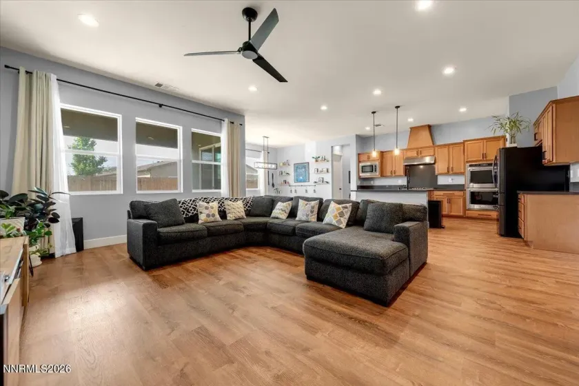 2161 Portneuf, Sparks, Nevada 89436, 4 Bedrooms Bedrooms, ,3 BathroomsBathrooms,Residential,Residential,Portneuf,0,260010434