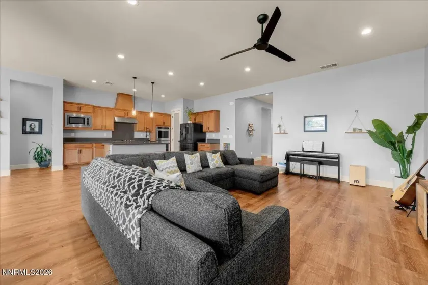 2161 Portneuf, Sparks, Nevada 89436, 4 Bedrooms Bedrooms, ,3 BathroomsBathrooms,Residential,Residential,Portneuf,0,260010434