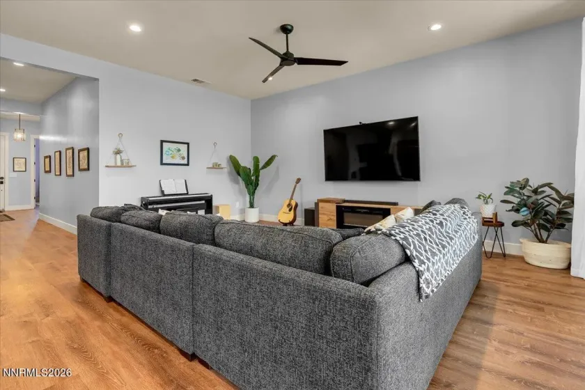 2161 Portneuf, Sparks, Nevada 89436, 4 Bedrooms Bedrooms, ,3 BathroomsBathrooms,Residential,Residential,Portneuf,0,260010434
