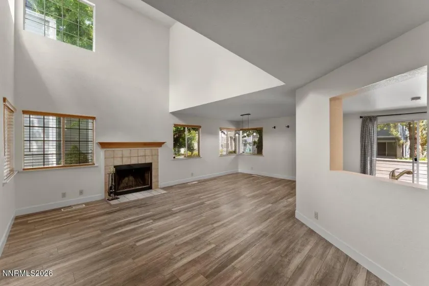 Living room/dining combo