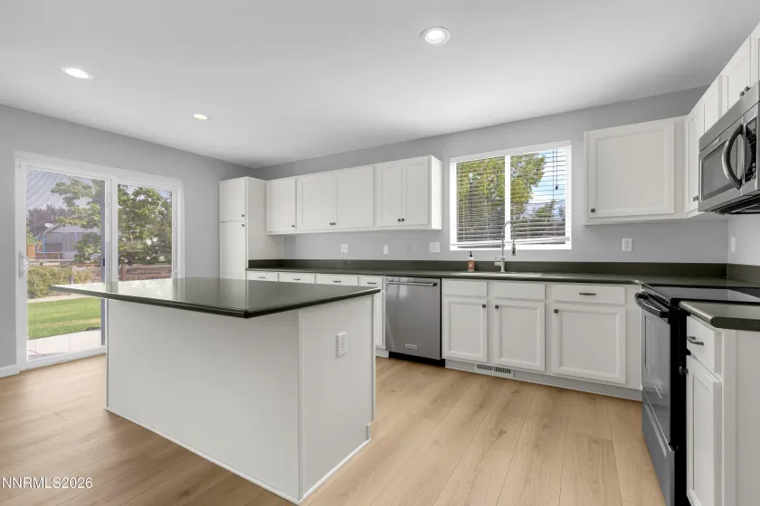 7750 Porto, Sparks, Nevada 89436, 5 Bedrooms Bedrooms, ,3 BathroomsBathrooms,Residential,Residential,Porto,0,260010448