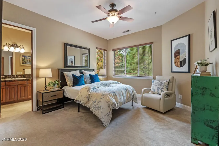 Guest Room - Main Floor En-suite
