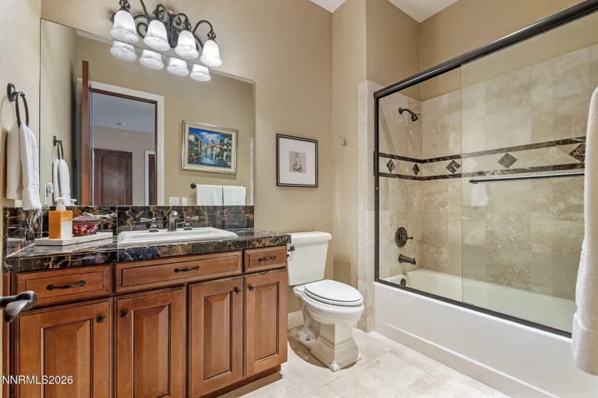 Guest Bathroom En-Suite