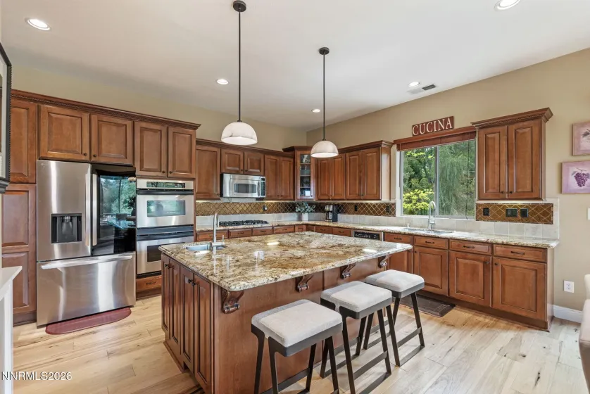 Kitchen and Breakfast Bar
