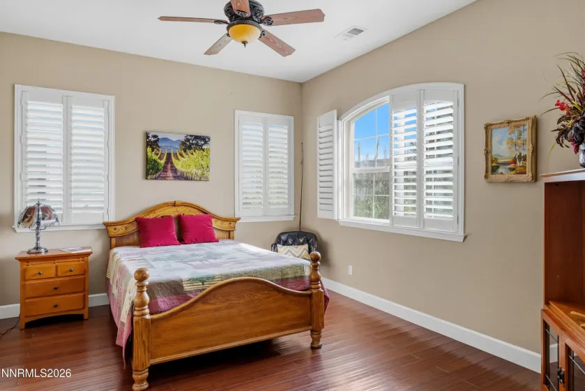 En-suite front bedroom with private bath