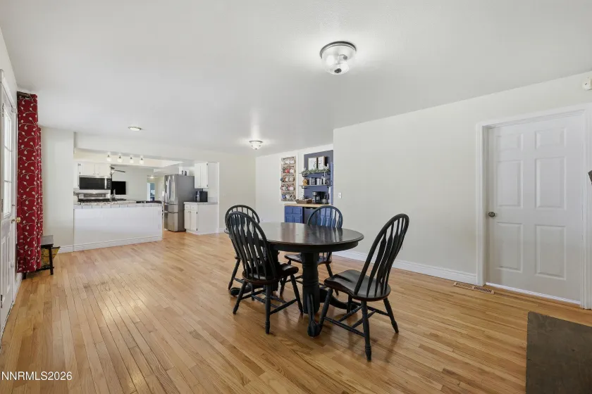 205 Bridle Path, Sparks, Nevada 89441, 4 Bedrooms Bedrooms, ,3 BathroomsBathrooms,Residential,Residential,Bridle Path,0,260010577