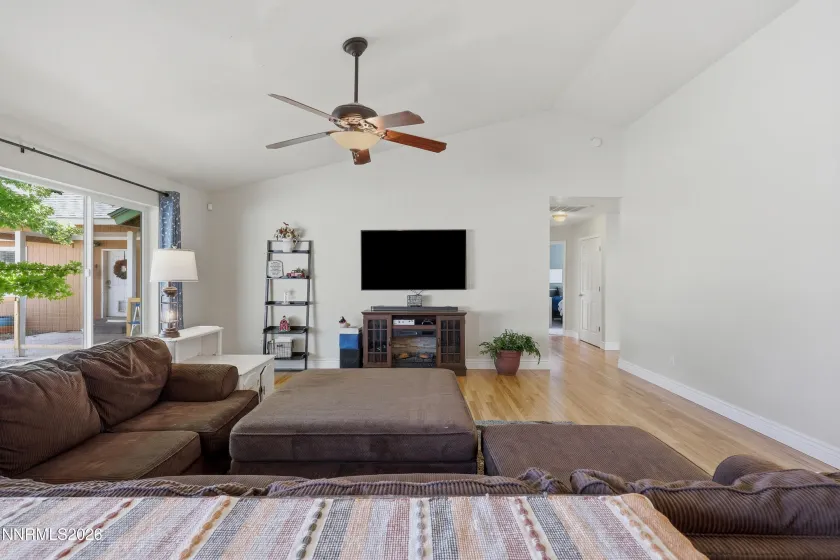 205 Bridle Path, Sparks, Nevada 89441, 4 Bedrooms Bedrooms, ,3 BathroomsBathrooms,Residential,Residential,Bridle Path,0,260010577