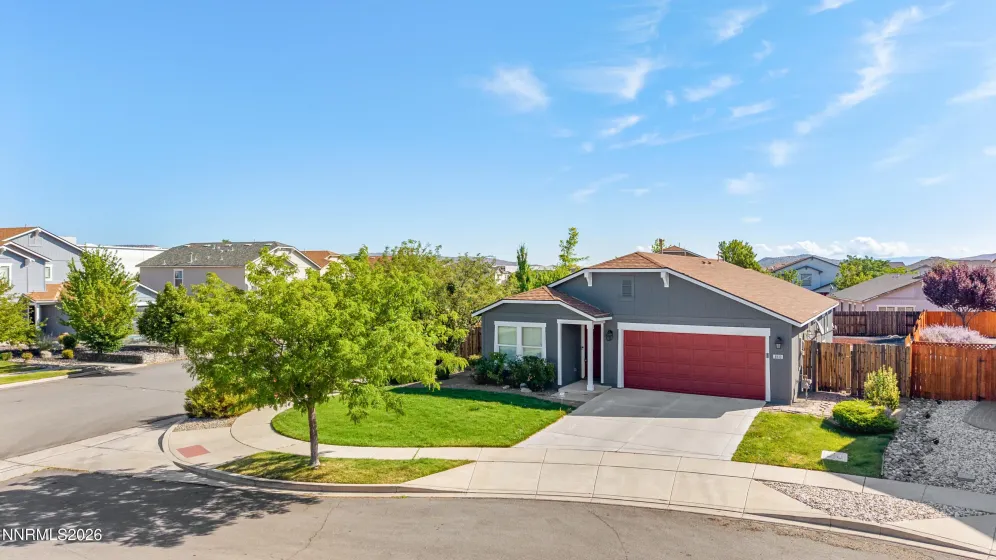 FRONT OF HOUSE / CORNER LOT / CUL DE SAC