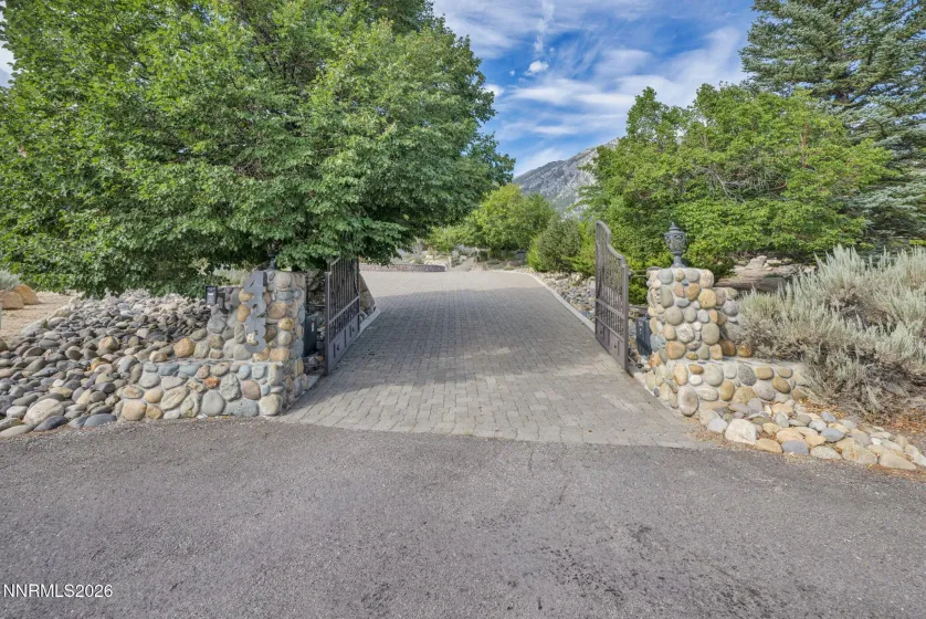 423 Claire, Gardnerville, Nevada 89460, 3 Bedrooms Bedrooms, ,5 BathroomsBathrooms,Residential,Residential,Claire,0,260010671